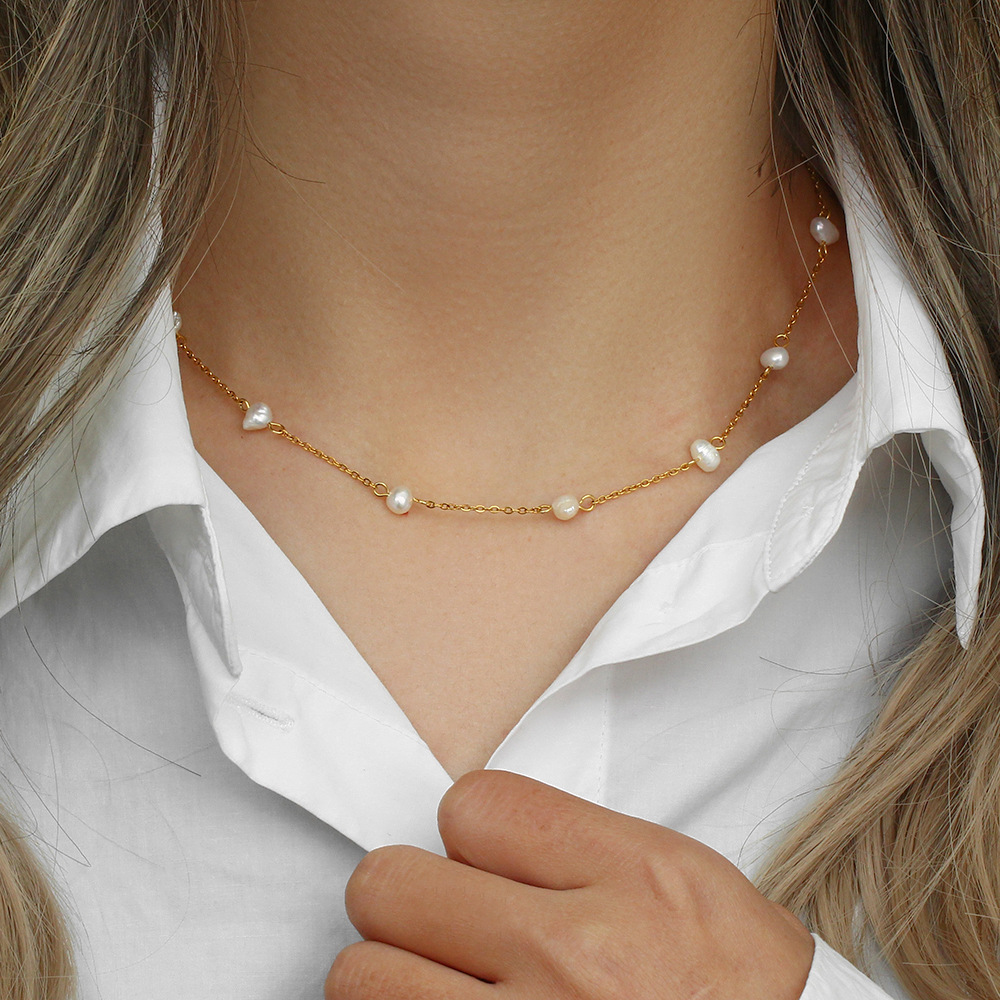 Daily necklace with elegant detail