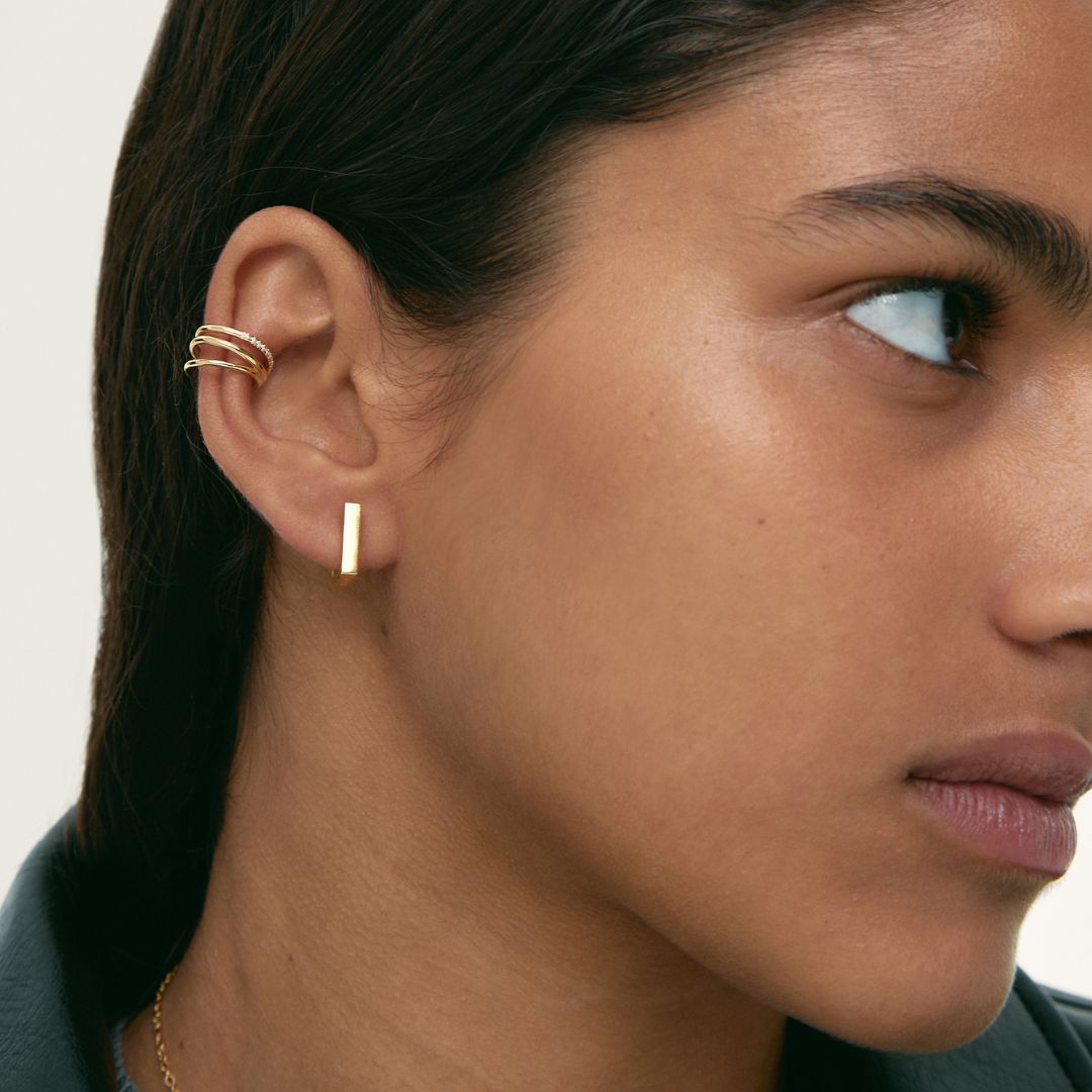 Women’s Square Ear Studs With a Sleek Geometric Style