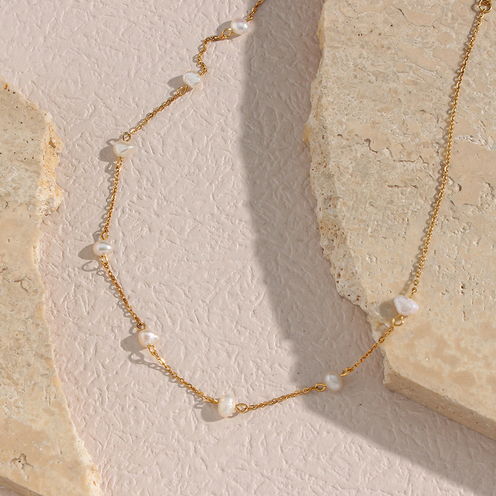 Daily necklace with elegant detail