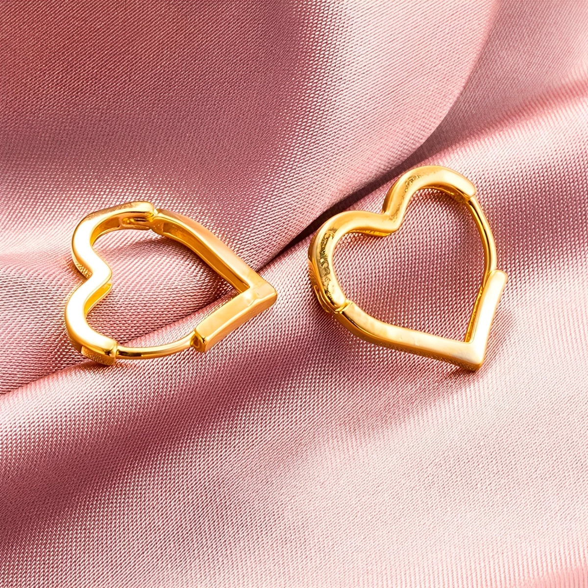Lena – Heart-shaped gold hoops (pair)