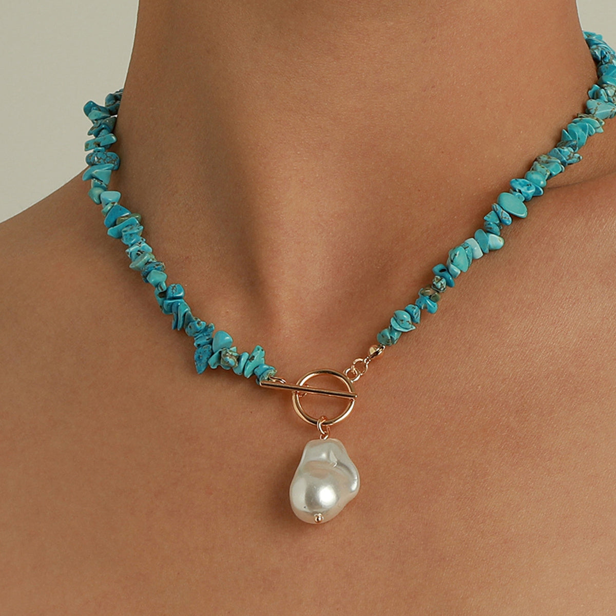 Dione – Refined pearl and turquoise necklace