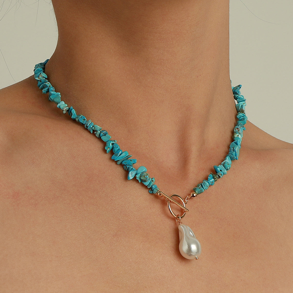 Dione – Refined pearl and turquoise necklace