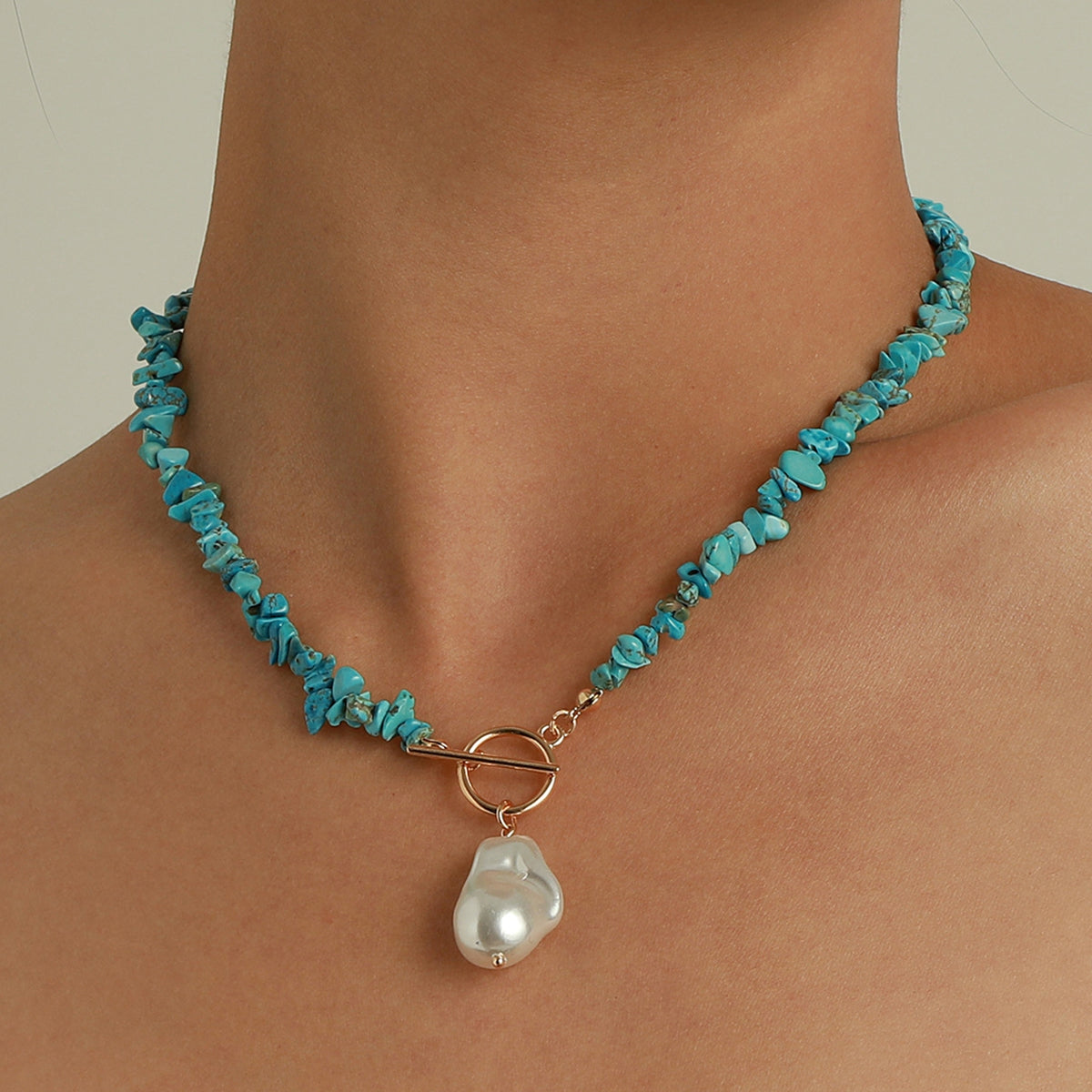 Dione – Refined pearl and turquoise necklace