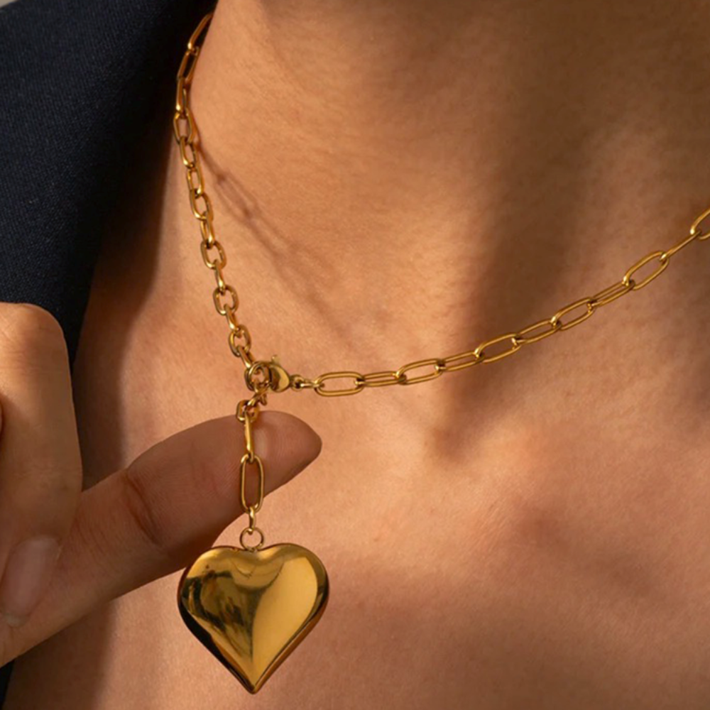 Babette – Gold paperclip necklace with gold hearts