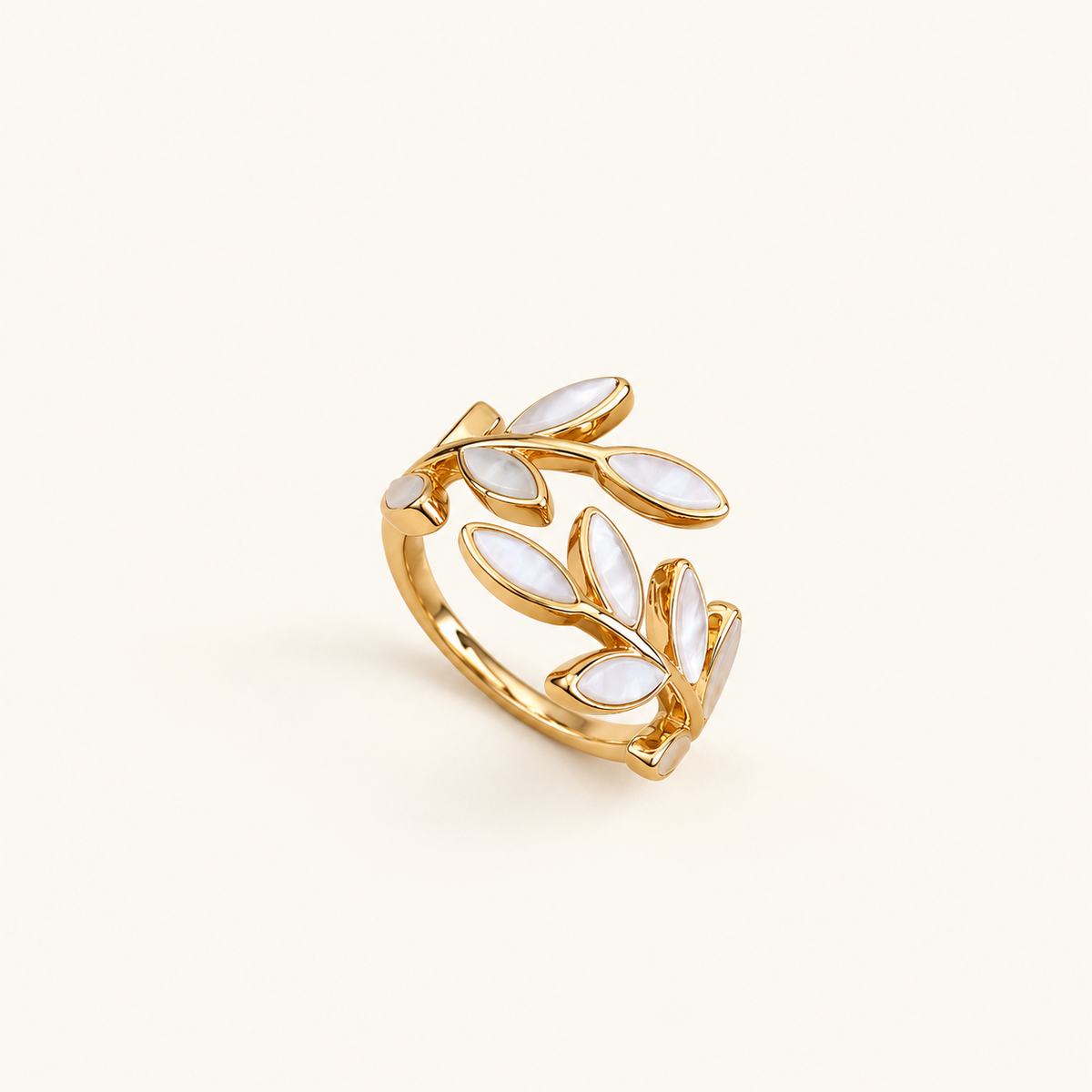 Pria – Elegant ring with white opal and leaf