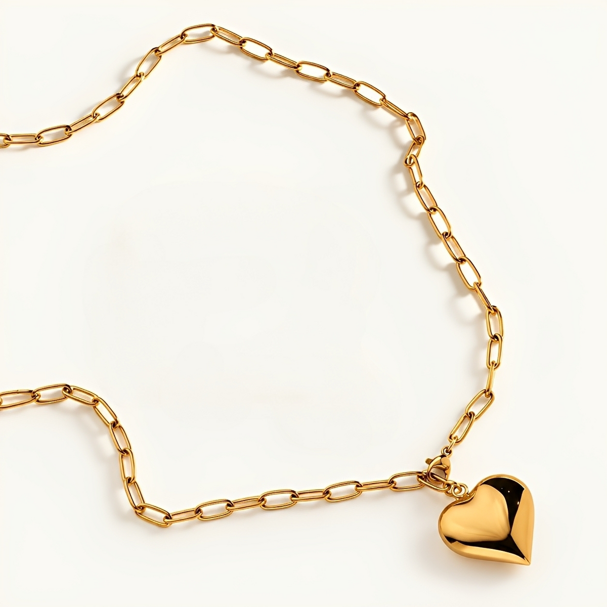 Babette – Gold paperclip necklace with gold hearts