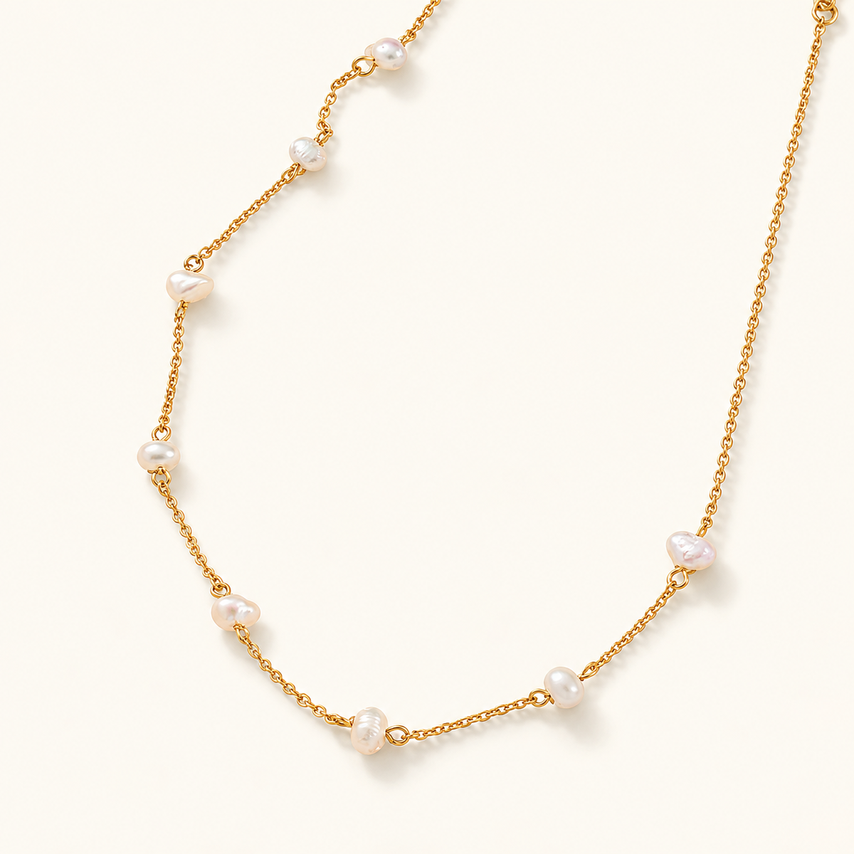 Daily necklace with elegant detail
