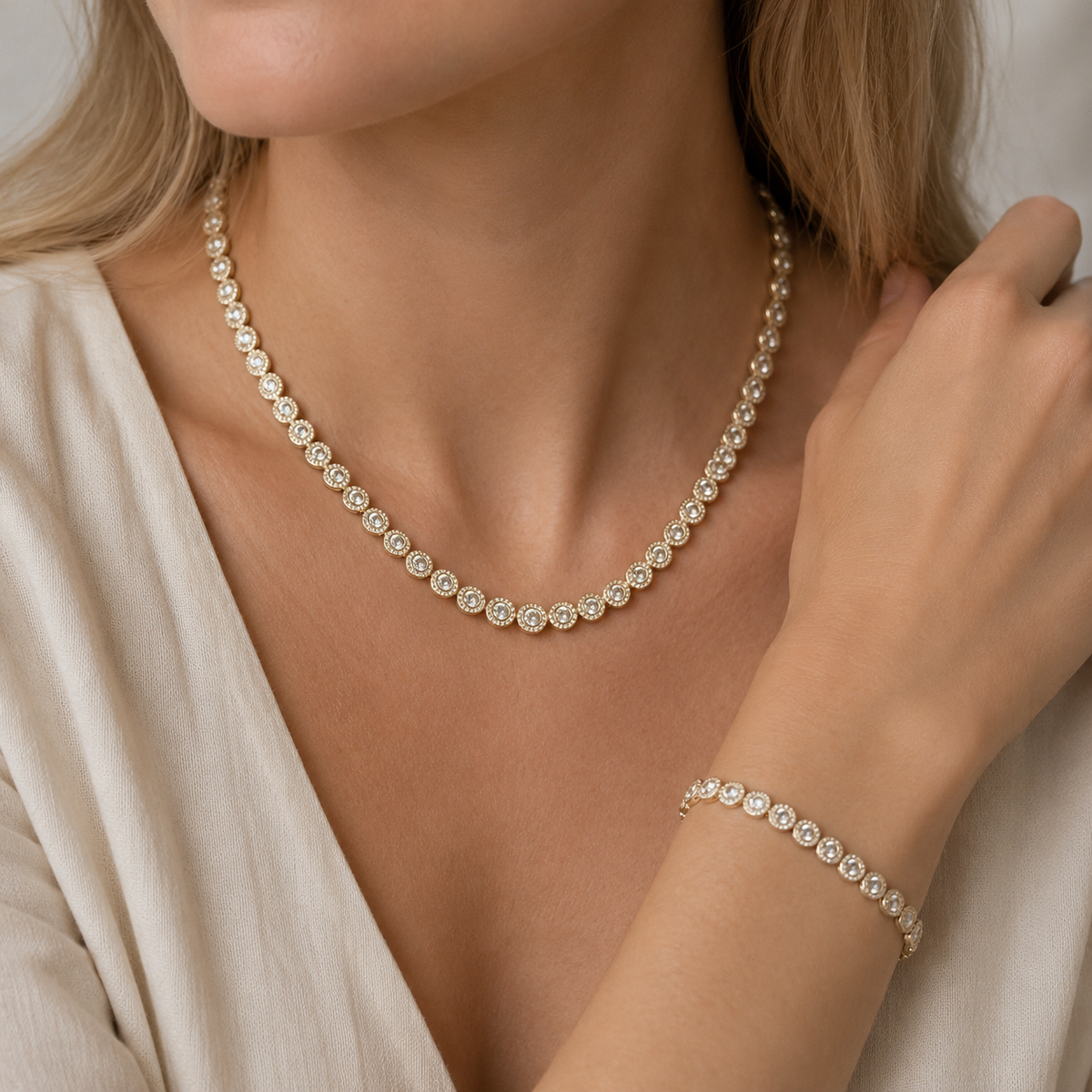 Victoria – Necklace and Bracelet with a Shiny Round Button