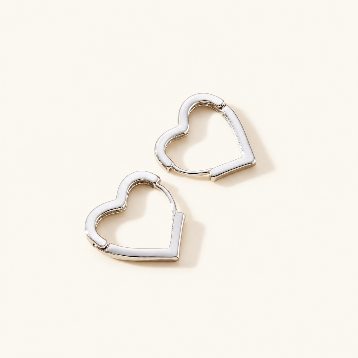 Lena – Heart-shaped gold hoops (pair)