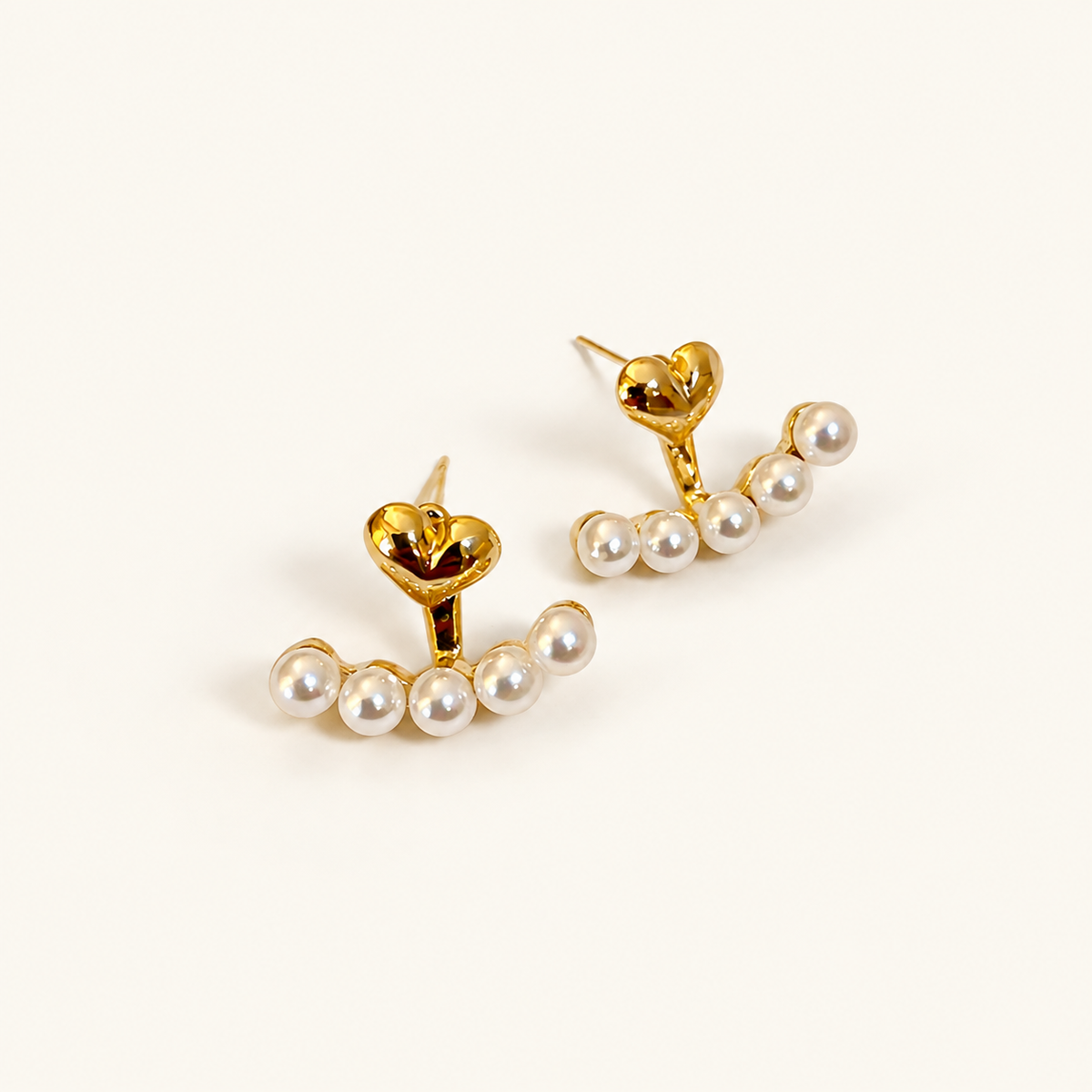 Avery – Gold heart earrings with pearls