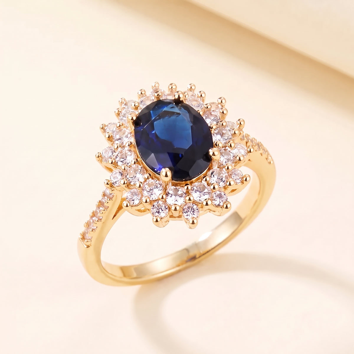 Delphine – Chic gold ring with blue stone