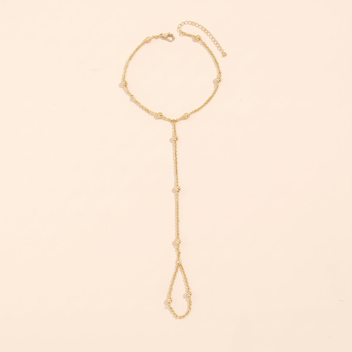 Lisa – Pearl chain bracelet and gloves