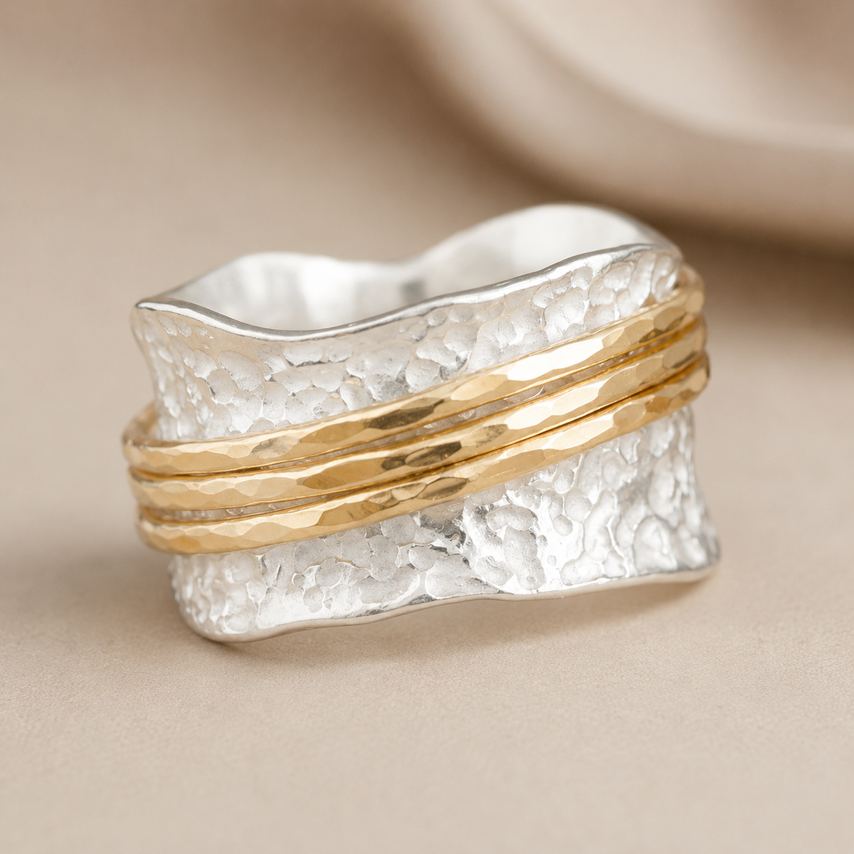 Bianca - Timeless spinning ring in gold and silver