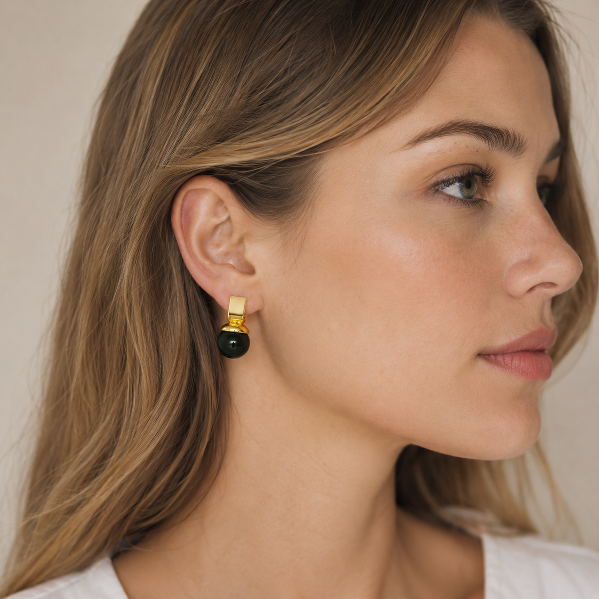 Charlie - Vintage earrings with green crystal and gold accents