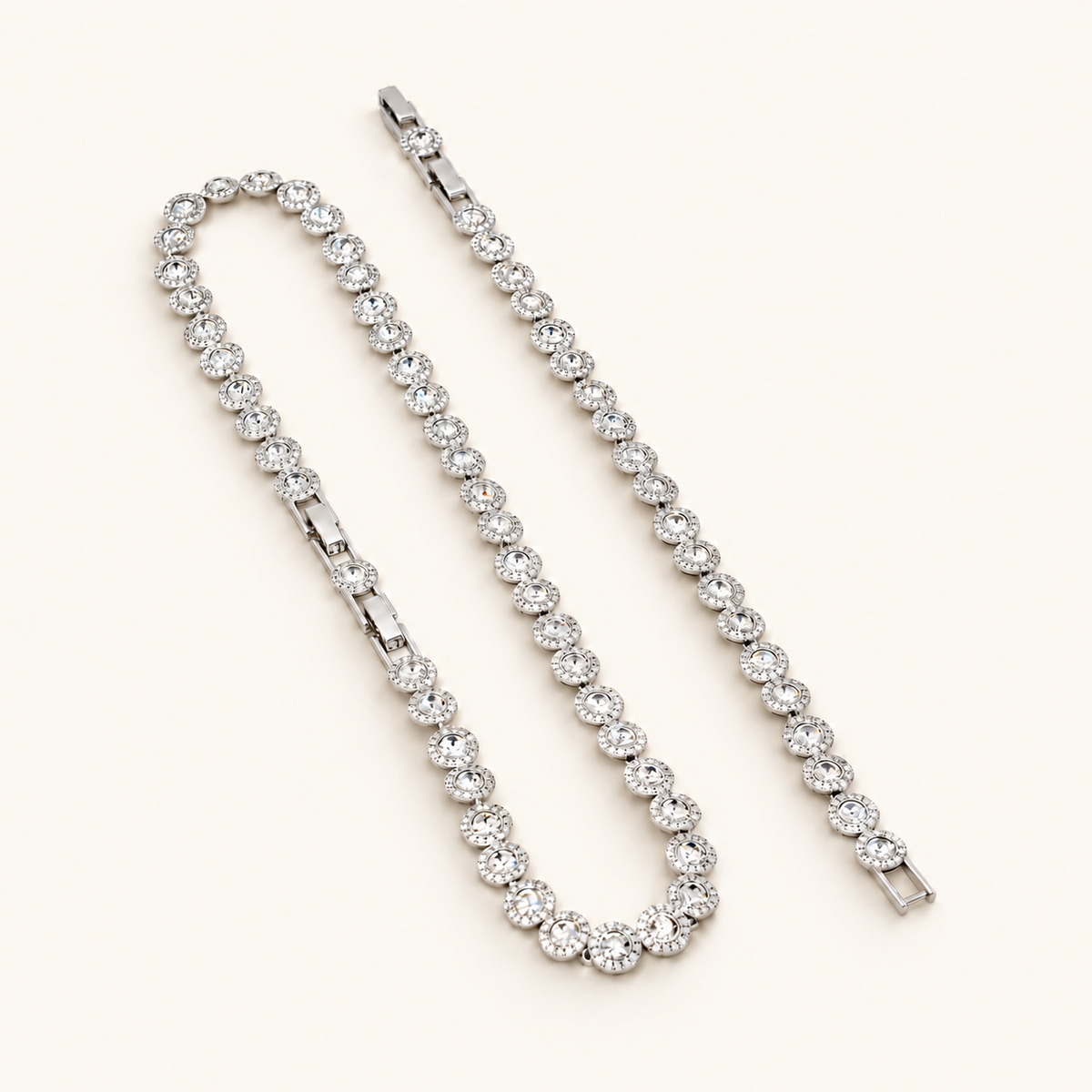 Victoria – Necklace and Bracelet with a Shiny Round Button