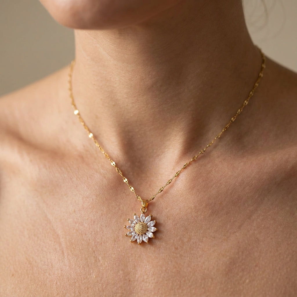 Manon – Bright sunflower necklace in gold