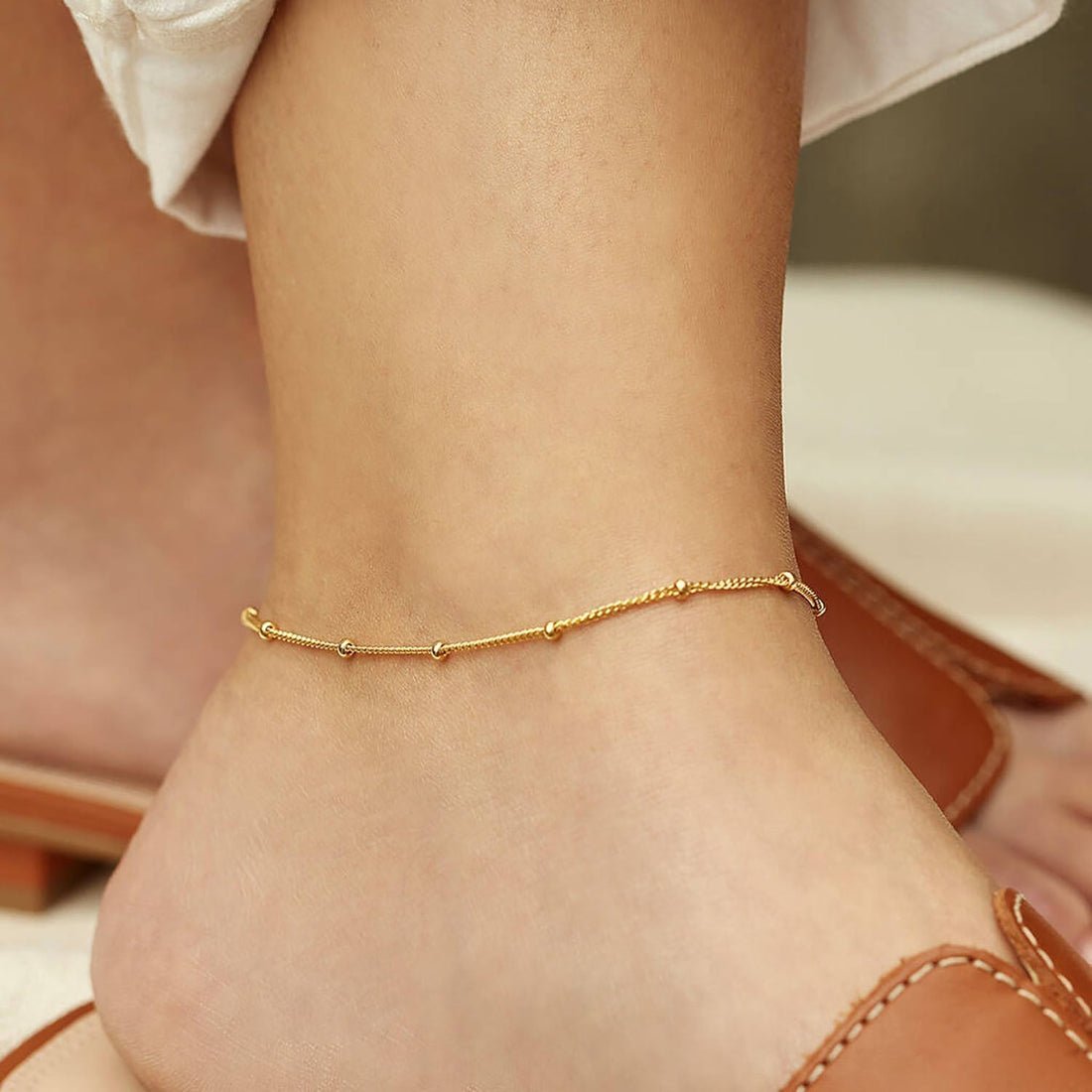 Wren – Stylish gold-colored ankle bracelet