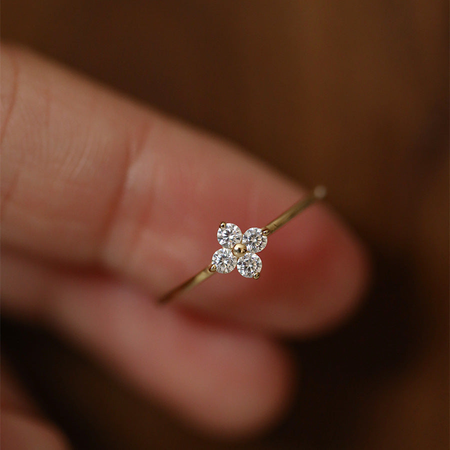 Mia – Crystal clover ring
