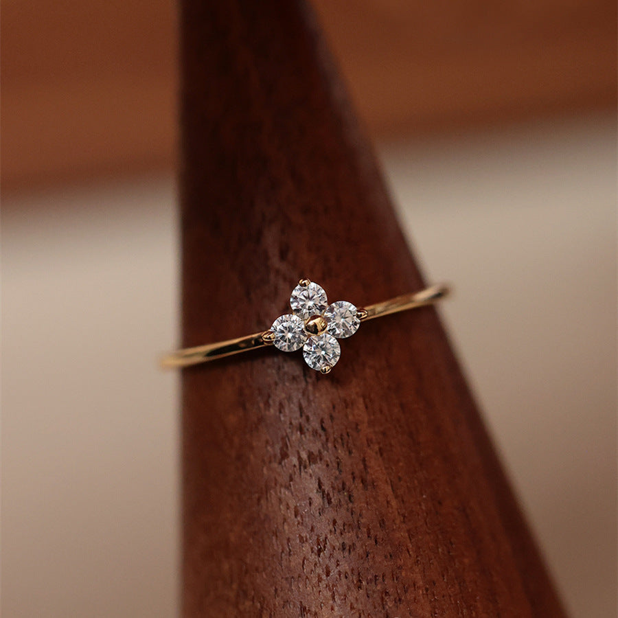 Mia – Crystal clover ring