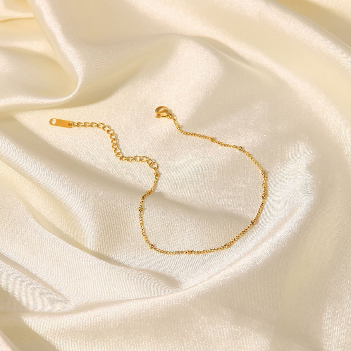 Wren – Stylish gold-colored ankle bracelet