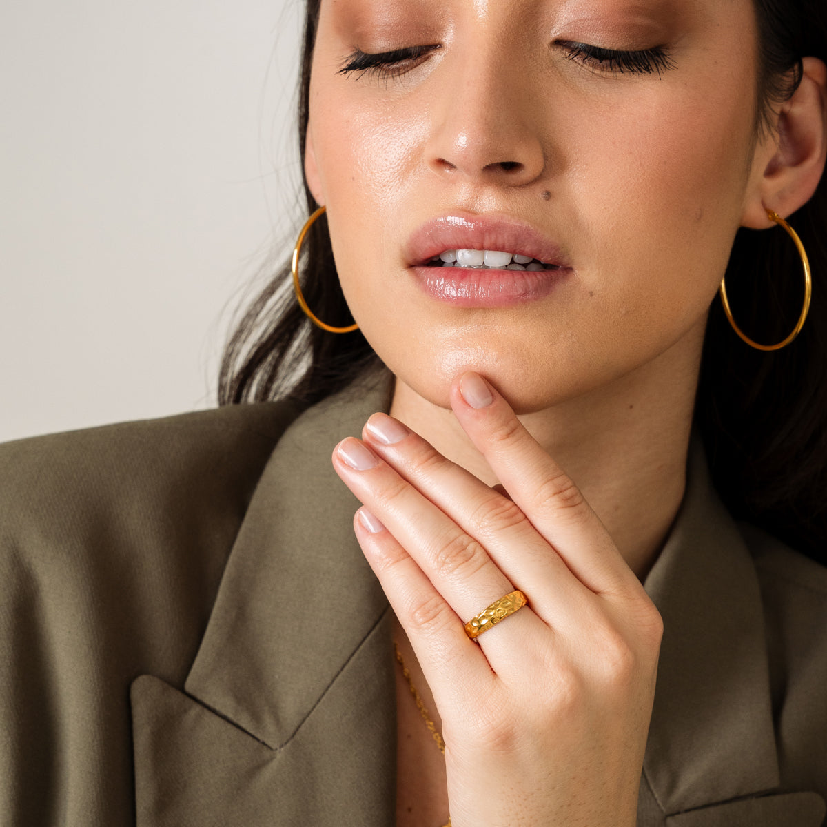 Camille – Elegant gold hoops