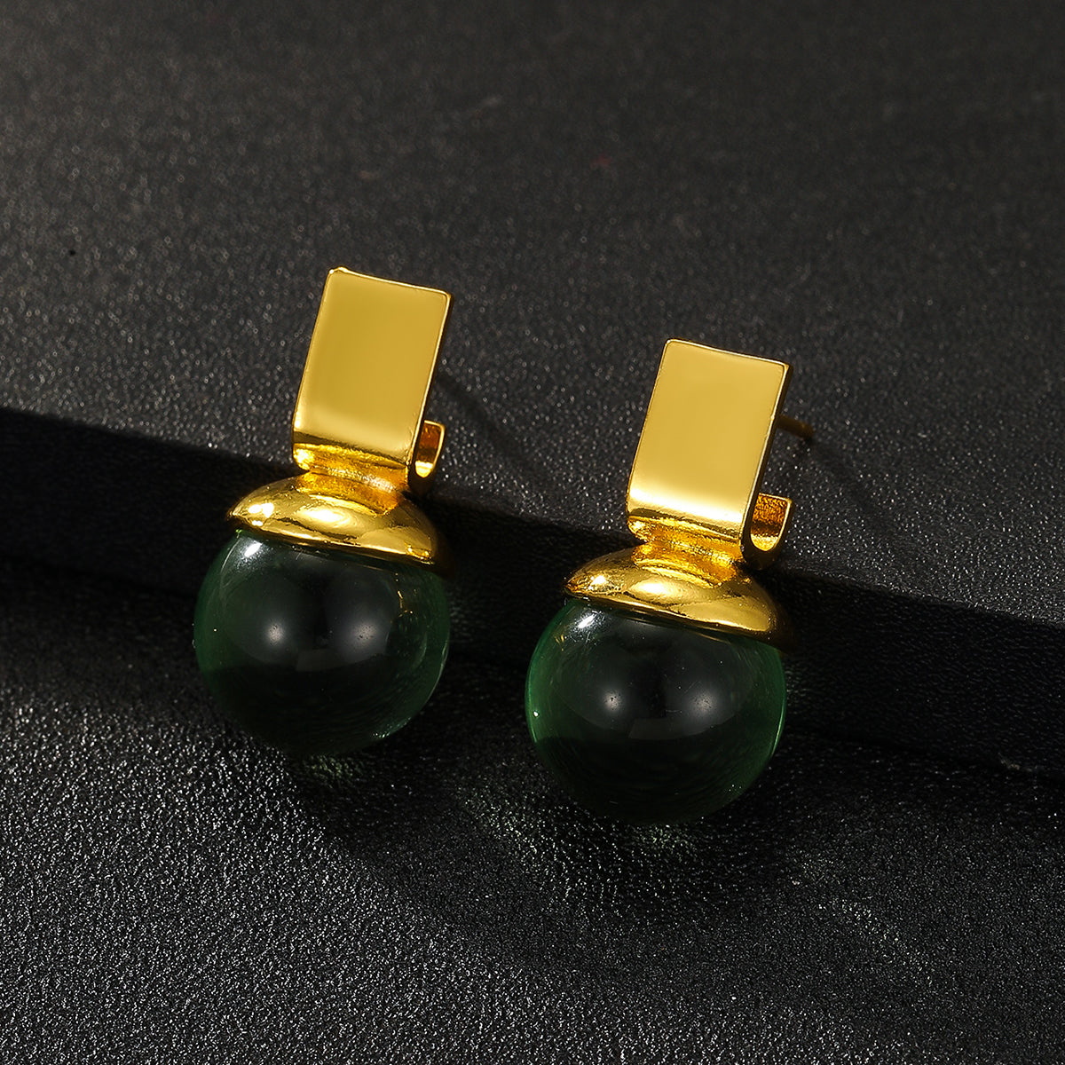 Charlie - Vintage earrings with green crystal and gold accents