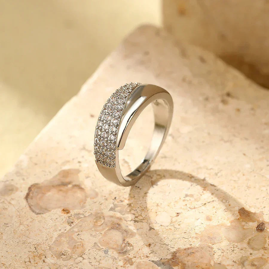 Irina – Curved ring