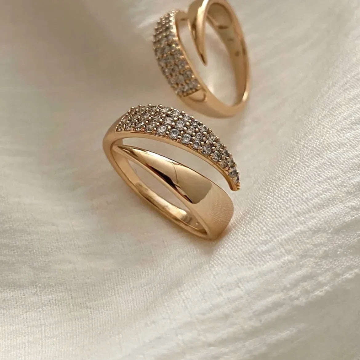 Irina – Curved ring