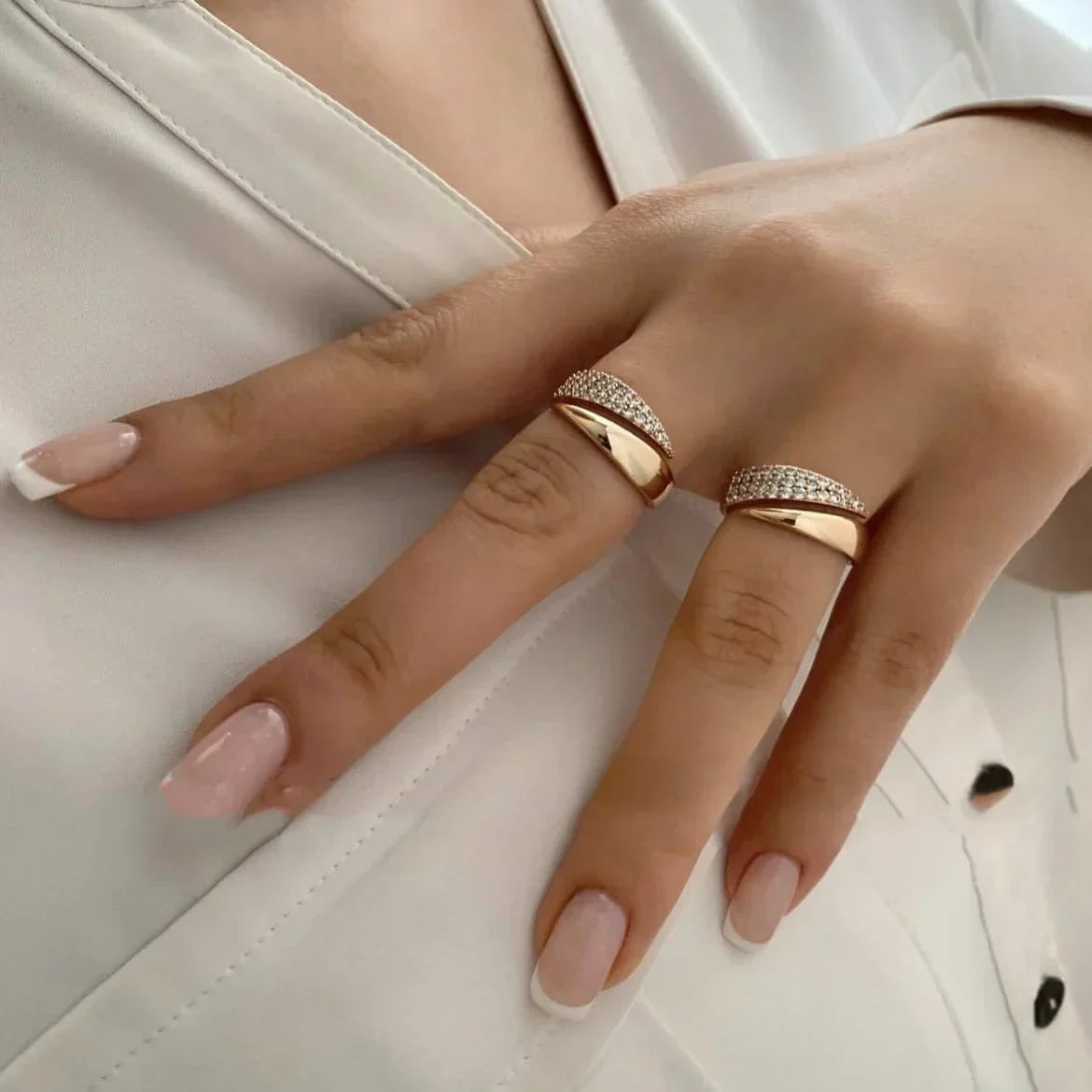 Irina – Curved ring
