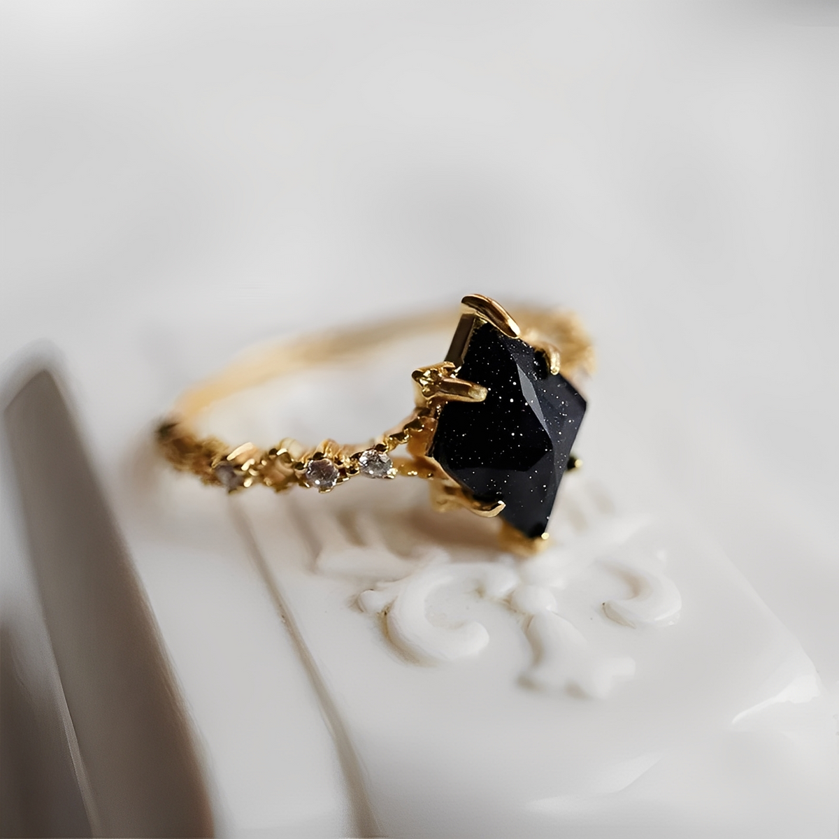 Nerisa – Dark night obsidian ring