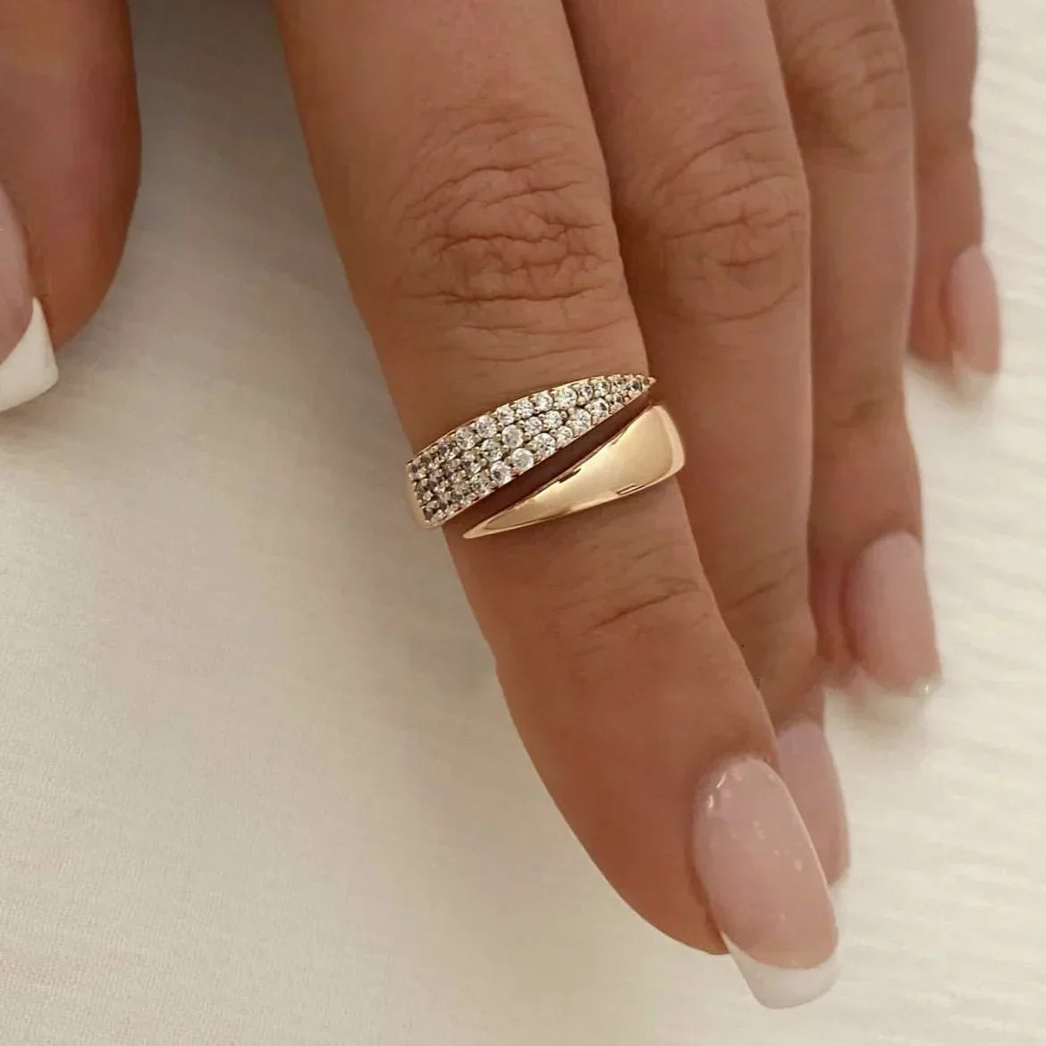 Irina – Curved ring