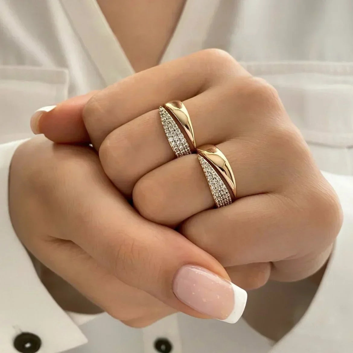 Irina – Curved ring