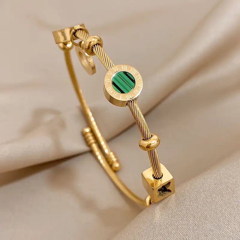 Rhian – Signature gold bracelet