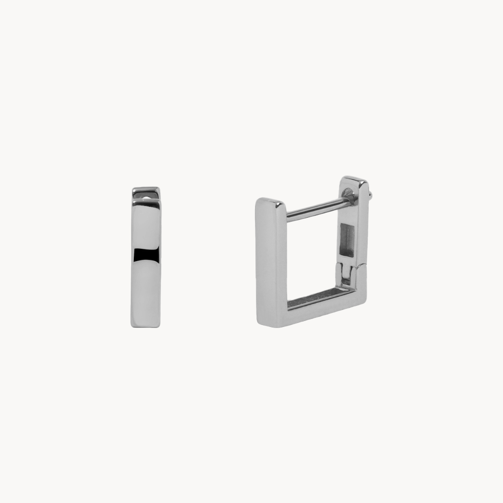 Women’s Square Ear Studs With a Sleek Geometric Style