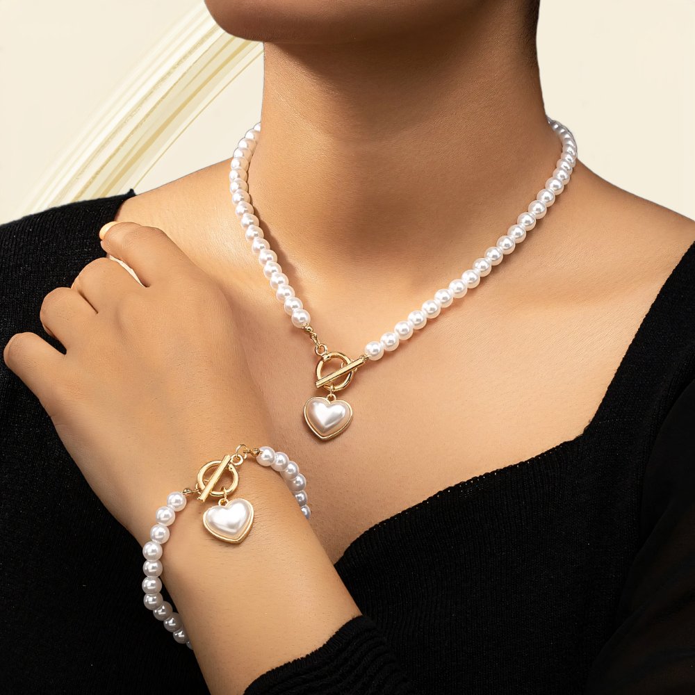 Lara – Set of Necklace and Bracelet with Heart Beads