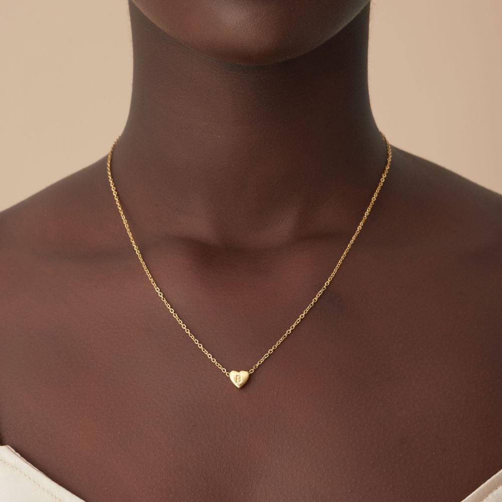 Amora – Necklace with initials in heart shape gold plating