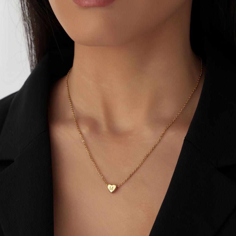 Amora – Necklace with initials in heart shape gold plating
