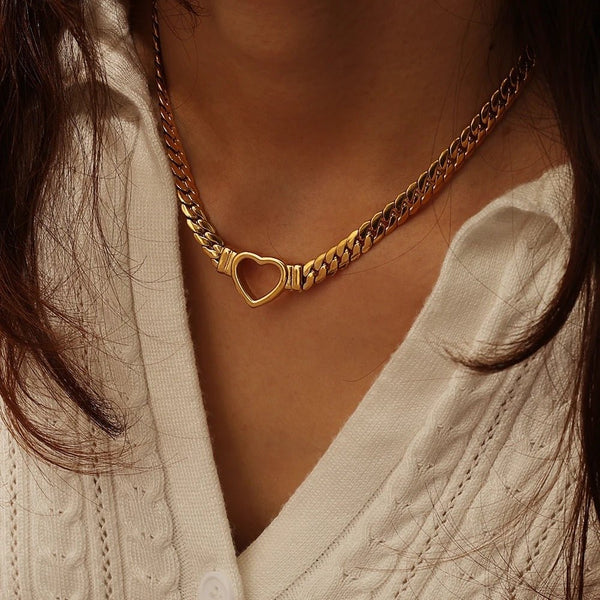 Ara – Gold heart necklace