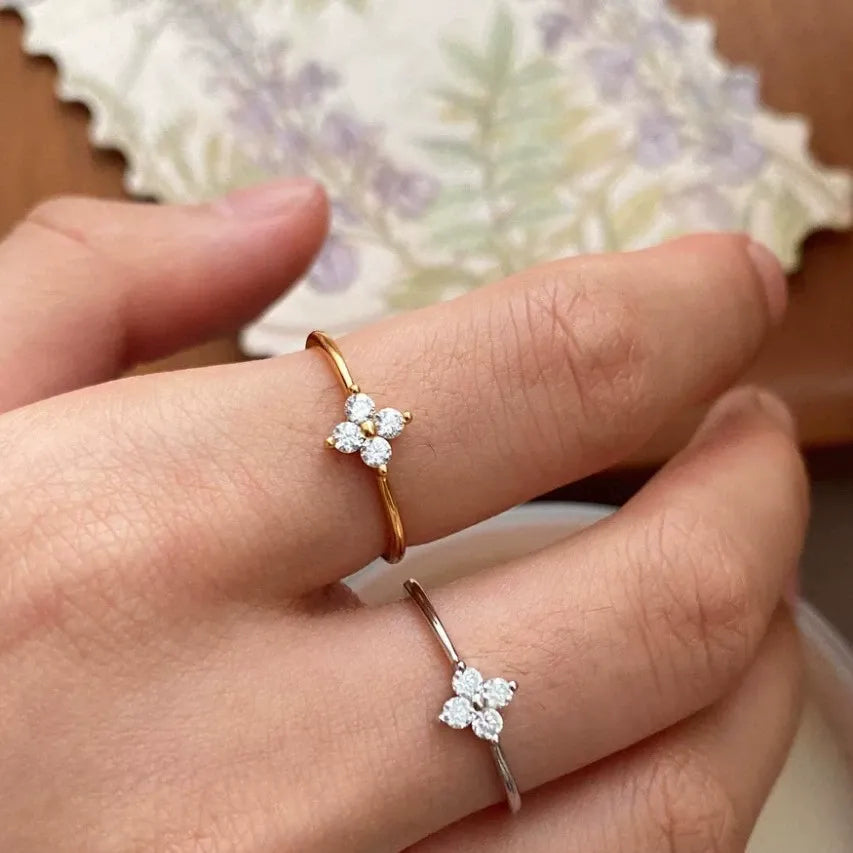 Mia – Crystal clover ring