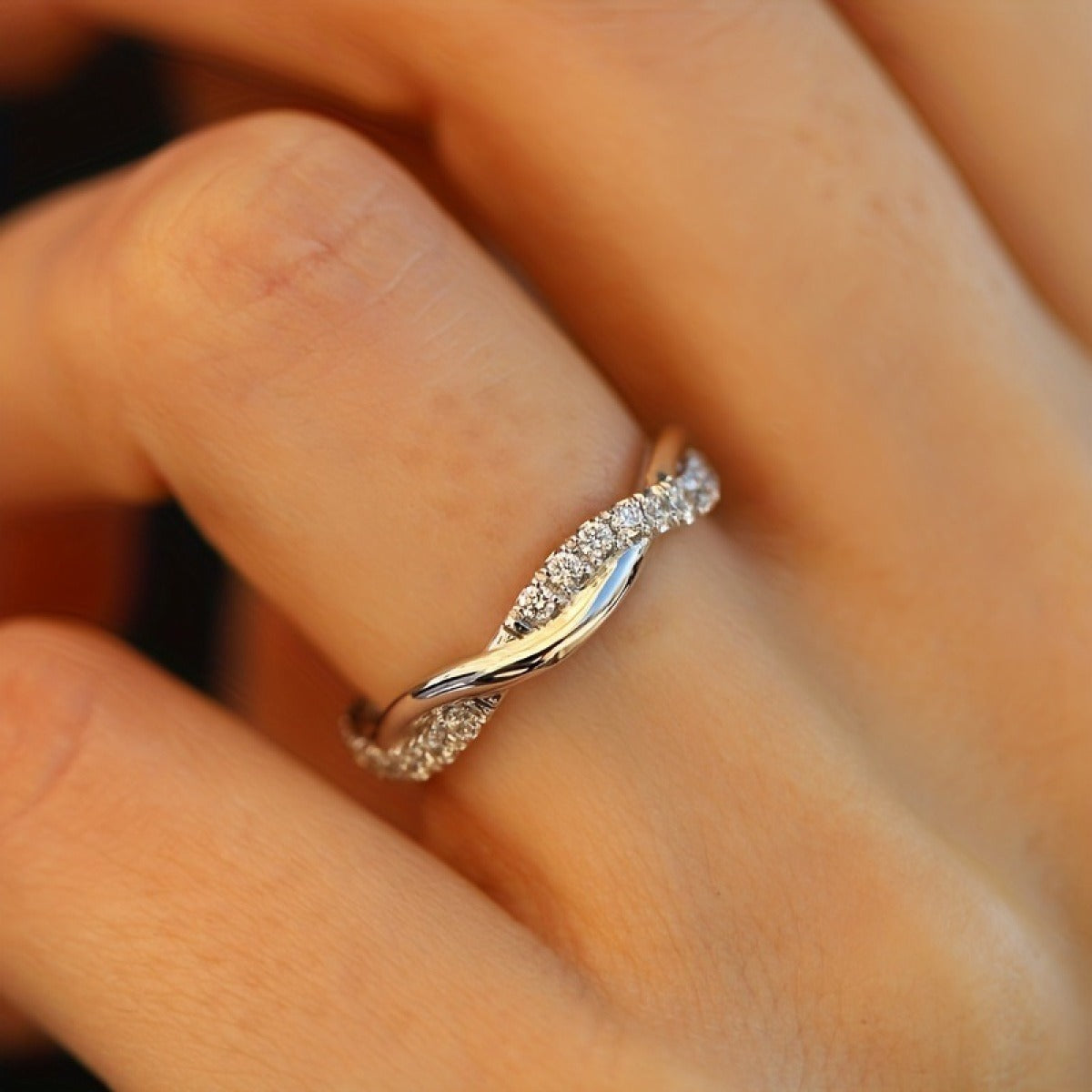 Livia – Chic fashion cross ring