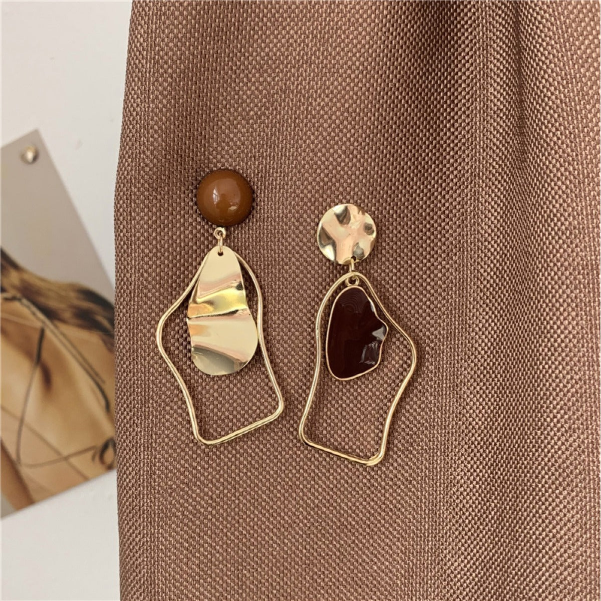 Rhia – Earrings with irregular hanging pendants