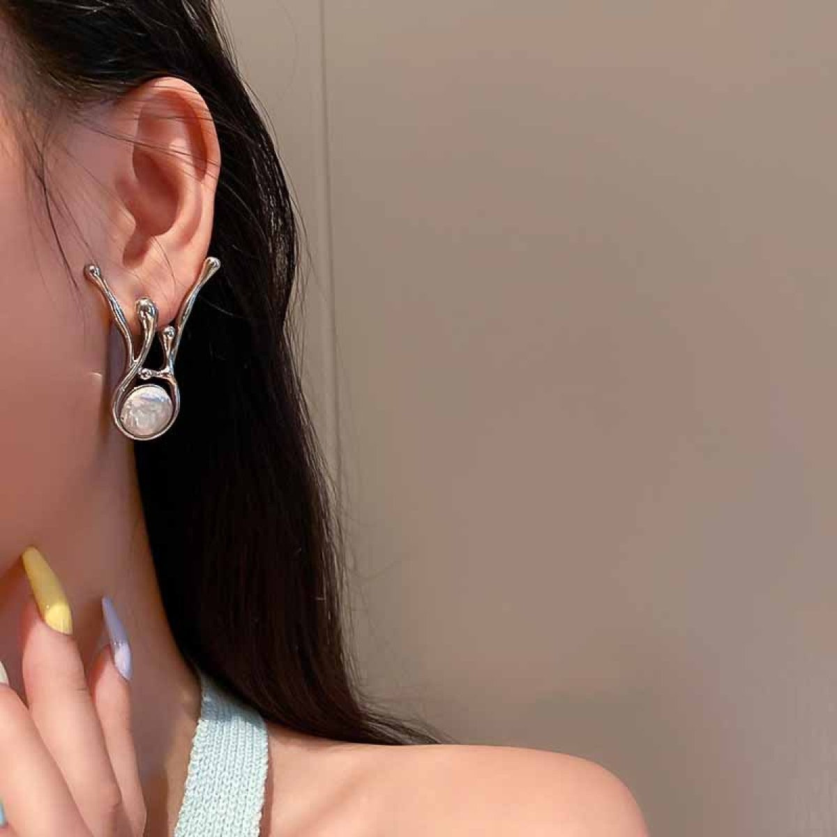 Alice – Pearl and silver earrings
