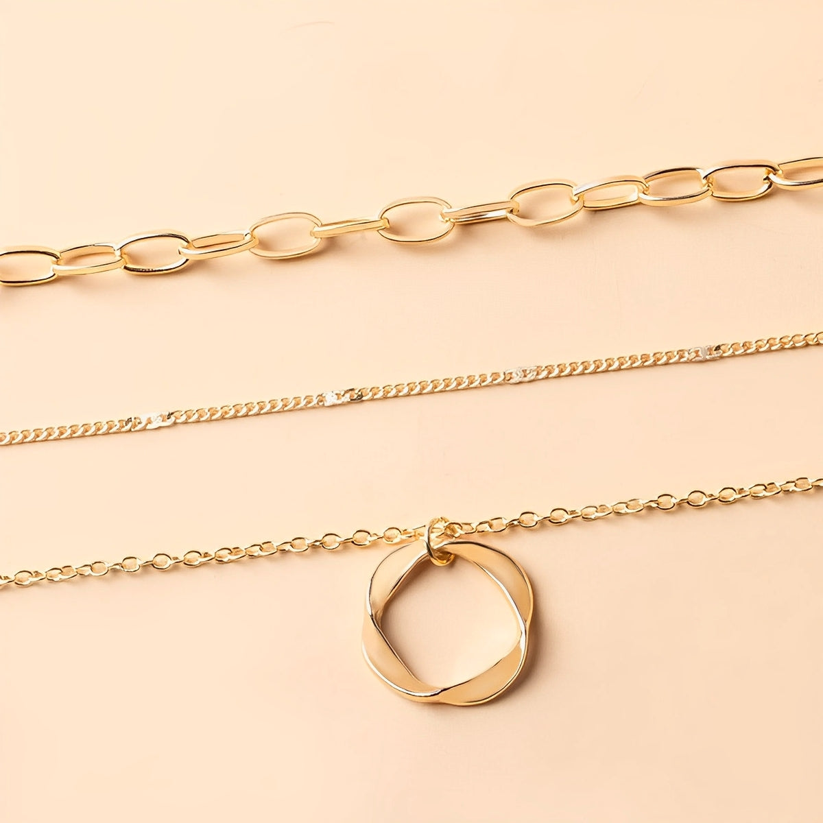 Ivana – Vintage necklace with total charm