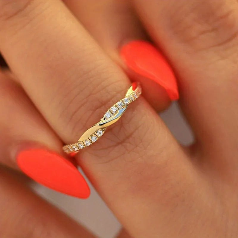 Livia – Chic fashion cross ring