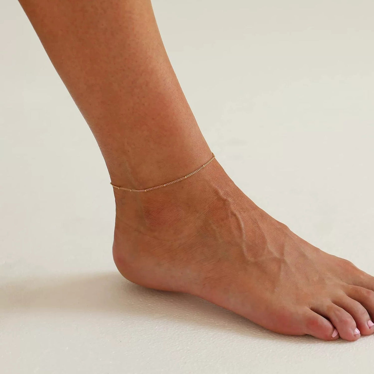 Wren – Stylish gold-colored ankle bracelet