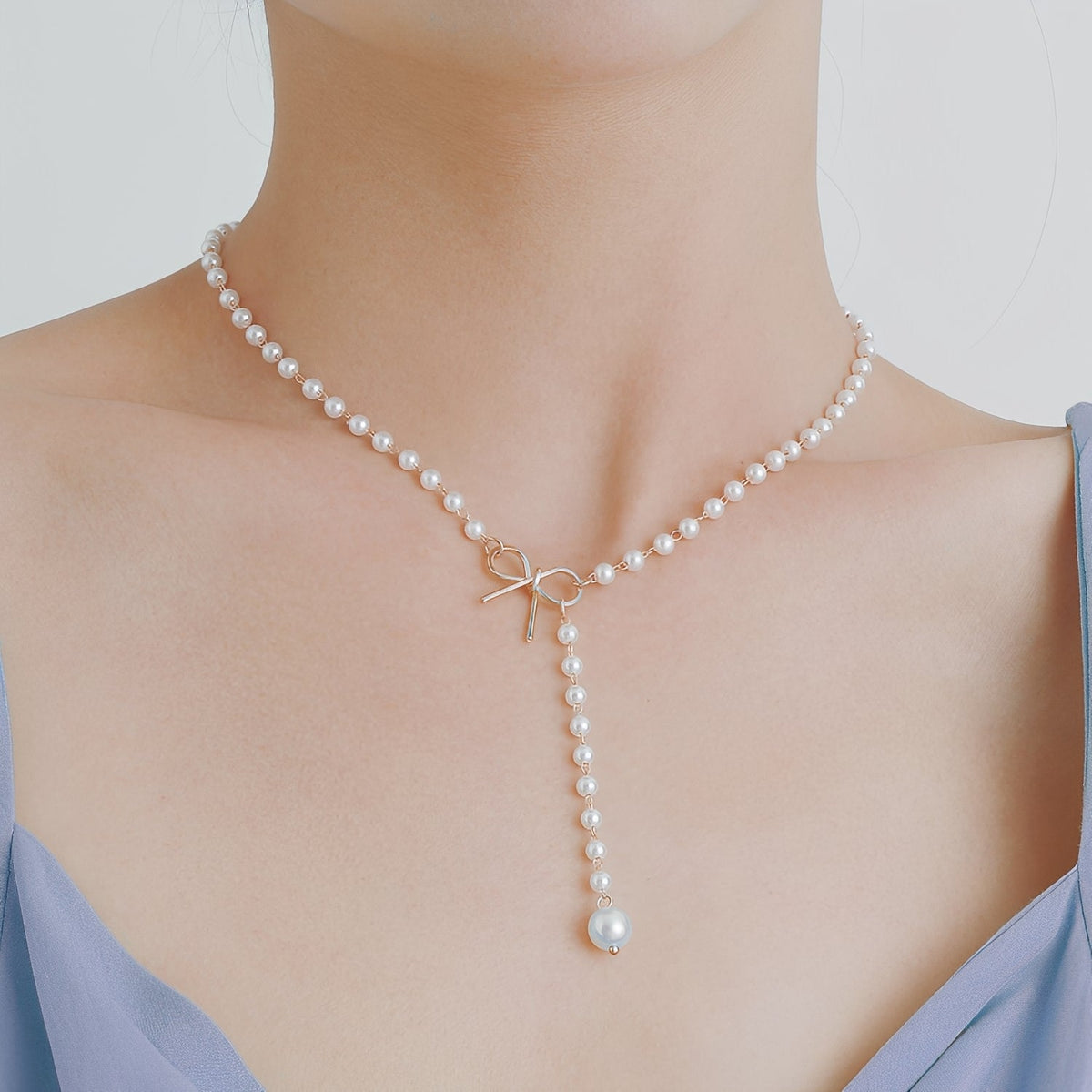 Antoneth – Necklace with bow pendant with pearl