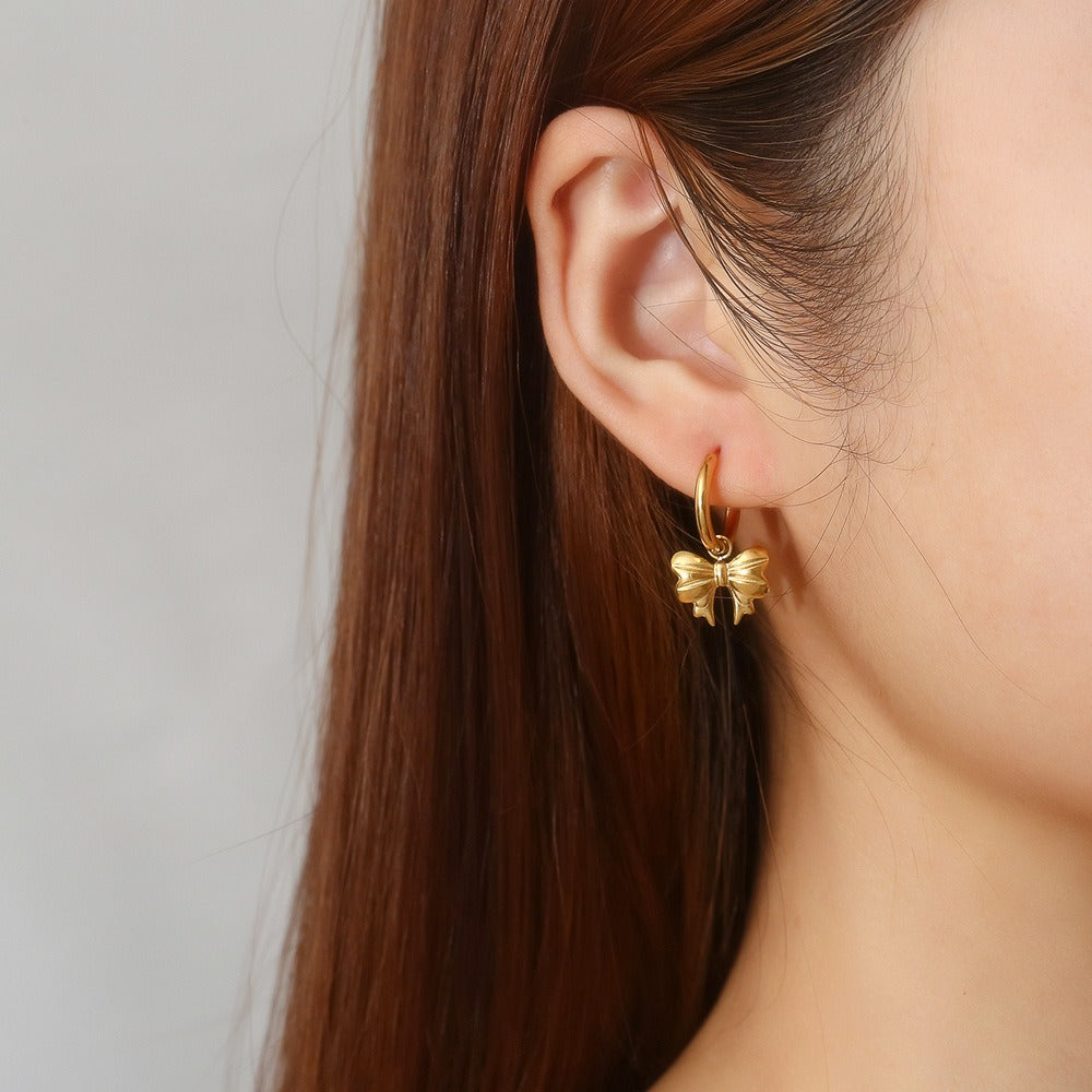 Carla – Elegant bow hoops