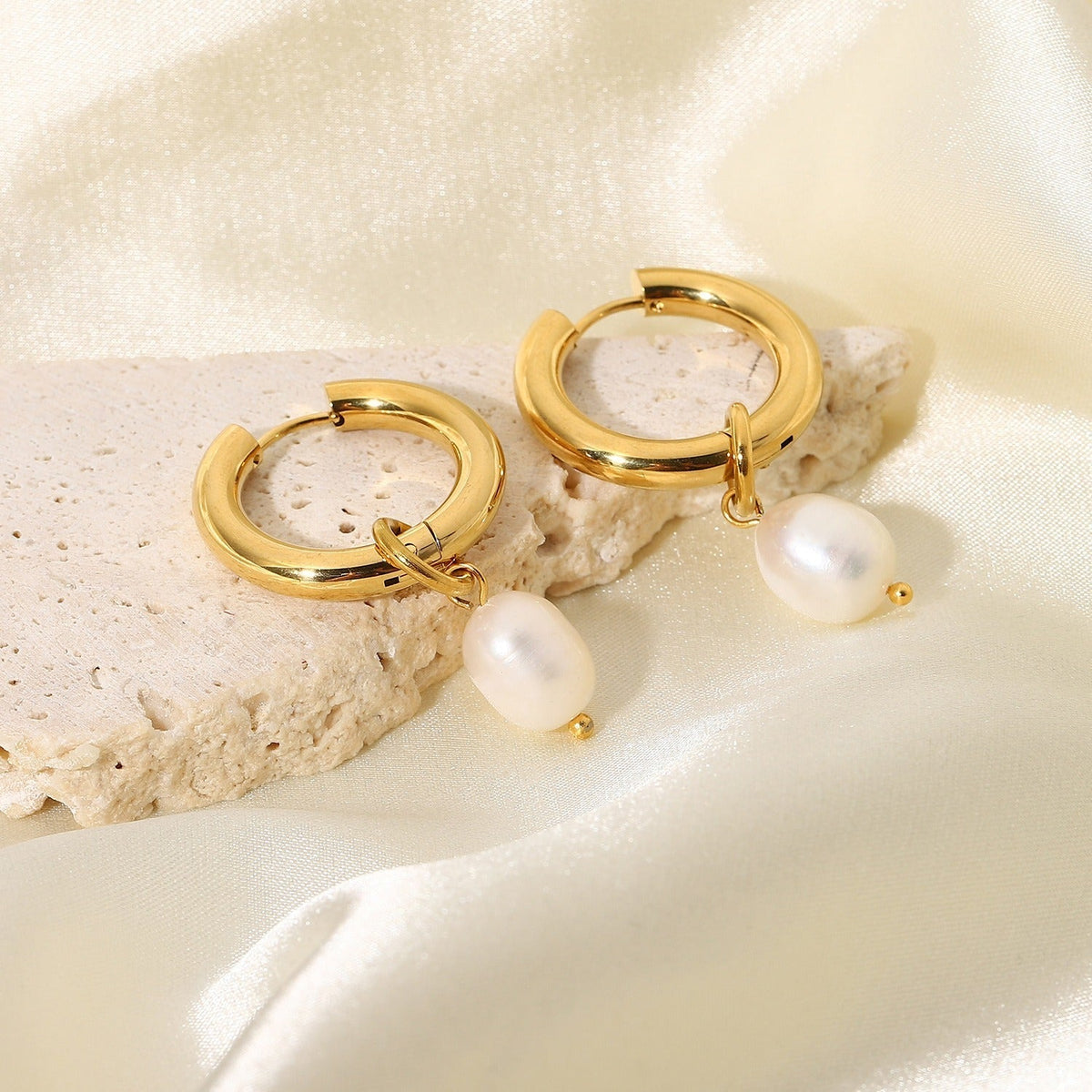 Ada – Elegant pearl earrings