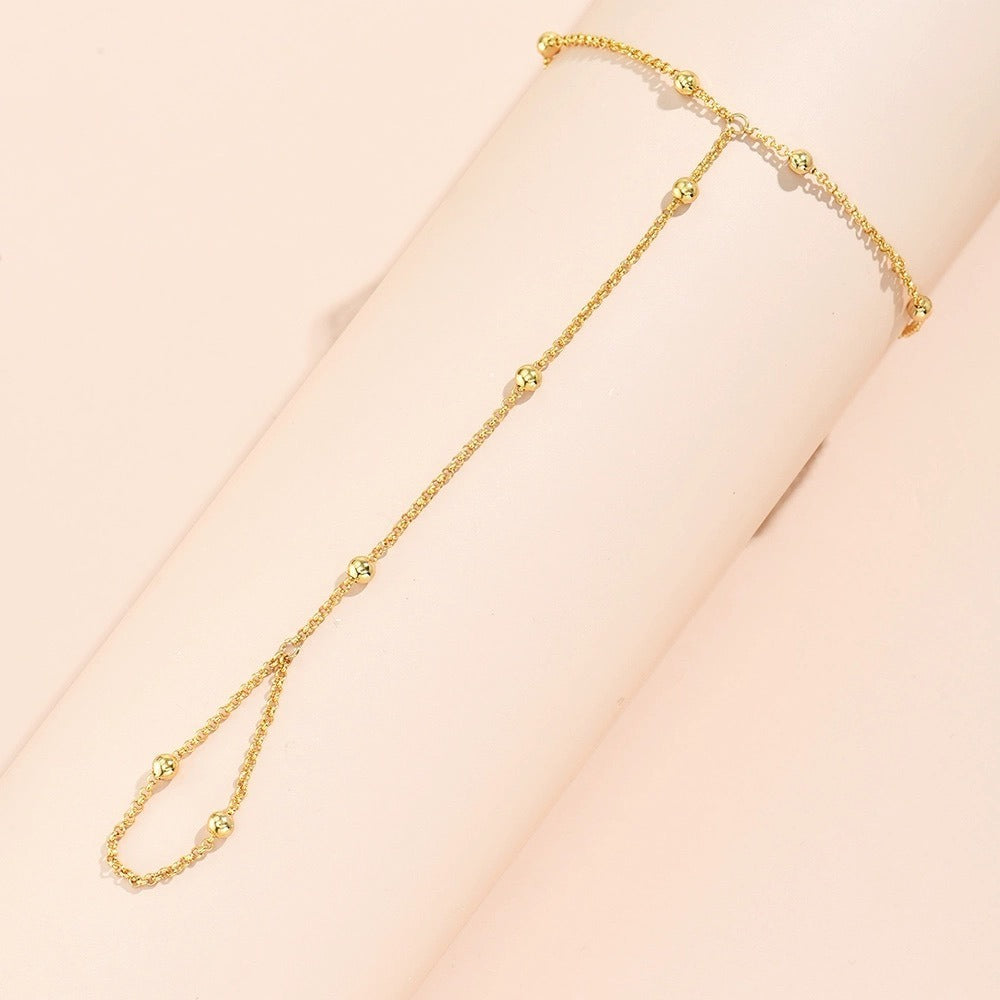 Lisa – Pearl chain bracelet and gloves