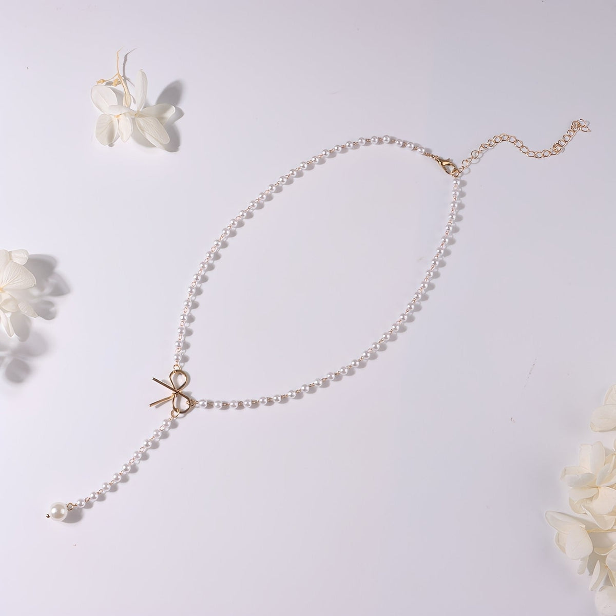 Antoneth – Necklace with bow pendant with pearl